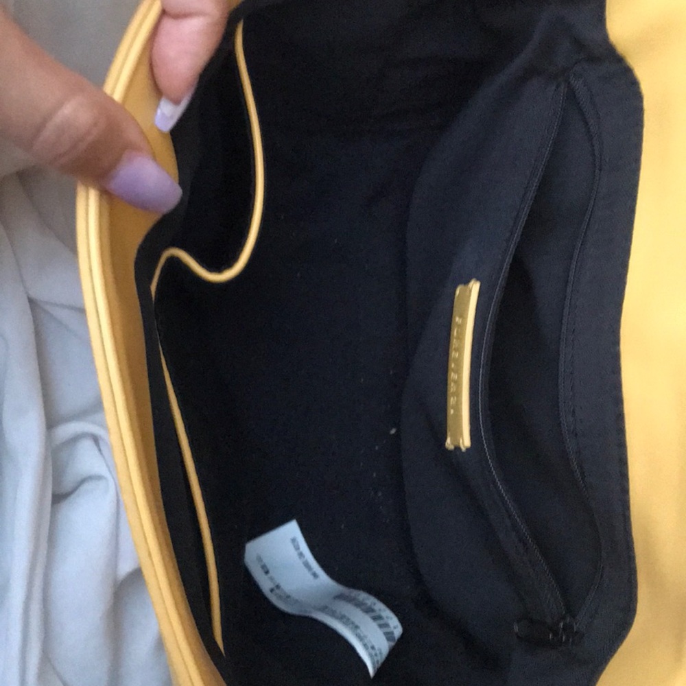 Yellow bag - Picture 2 of 8